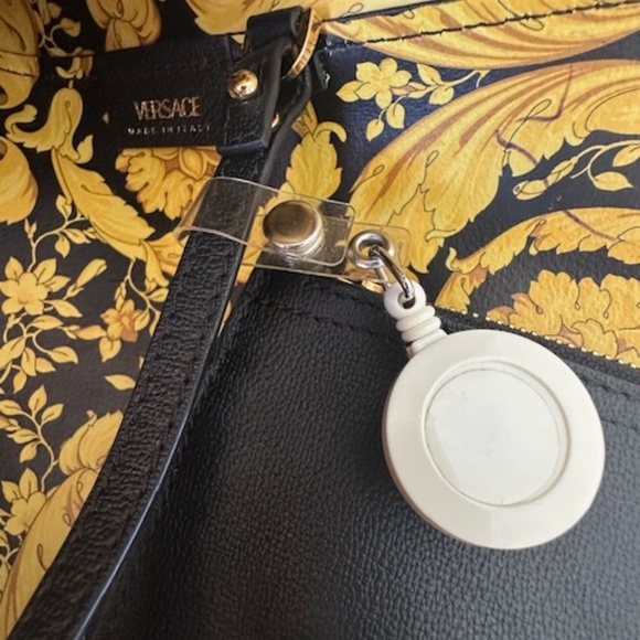 NWOT WOMEN'S VERSACE TOTE SHOULDER BAG WITH ADDITIONAL ATTACHED VERSACE  PURSE - Picture 11 of 16